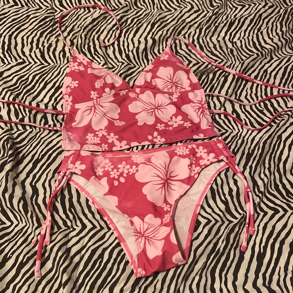 Hibiscus tankini
